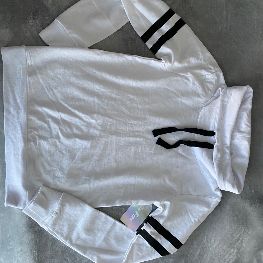 Black & White Long Sleeve W a turtle neck! Soft!